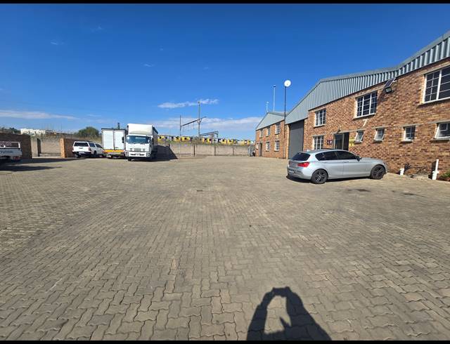 280M² WAREHOUSE TO LET IN ANDERBOLT